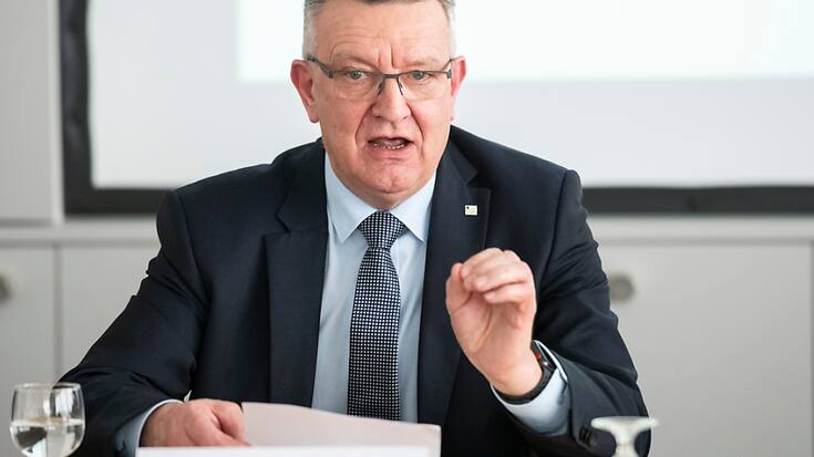 Selon le Ministère public, l'ancien conseiller d'Etat fribourgeois Georges Godel s'est rendu coupable de violation du secret de fonction à réitérées reprises (archives).