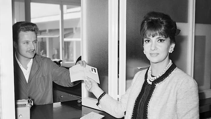 Le permis de conduire bleu au format papier, tel celui obtenu à Sion par l'actrice Gina Lollobrigida, ne sera plus valable dès 2024. (Image d'archives)