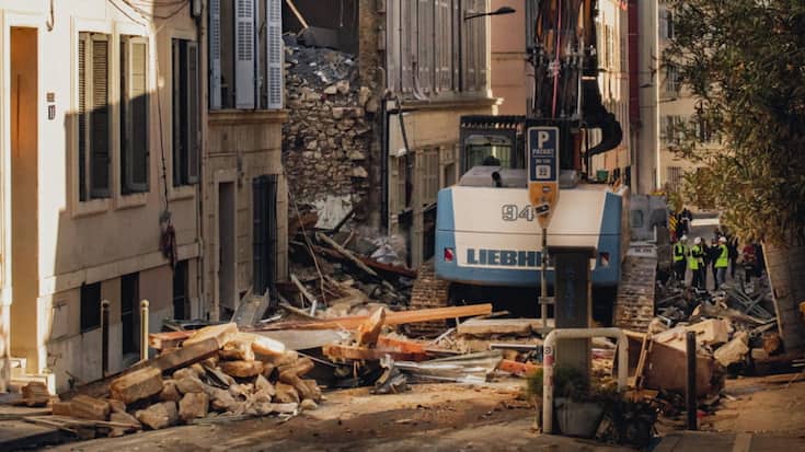 Les pompiers ont retrouvé deux corps dans les décombres de l'immeuble effondré à Marseille.