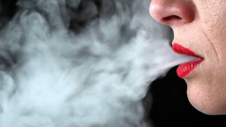 Juul était accusé d'avoir "glorifié" le vapotage dans des publicités faisant la promotion des arômes fruités, sucrés ou mentholés - de quoi attirer les plus jeunes - et d'avoir induit les consommateurs en erreur quant à la teneur en nicotine de ses produits et à leur nocivité (image d'illustration).