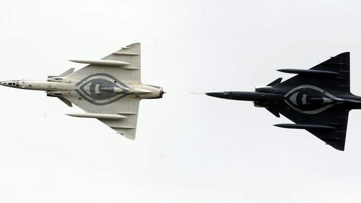 Les avions de combat Mirage ont constitué la colonne vertébrale des forces aériennes suisses jusqu'à la fin des années 1990. Ils ont été définitivement mis hors-service en 2003.
