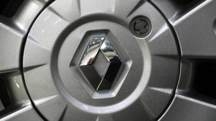 De la Twingo originale, il ne reste que la carrosserie et le châssis. S'ils fonctionnent encore, les lève-vitres, les phares ou la climatisation restent aussi. (AP Photo/Jacques Brinon)