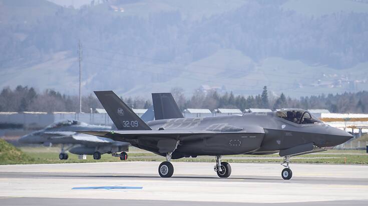 Lockheed Martin, qui construit notamment l'avion de combat F-35, a publié un chiffre d'affaires en très légère hausse au premier trimestre.
