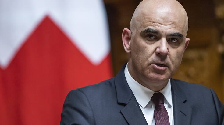 Alain Berset assure que le Conseil fédéral fait tout ce qui est en son pouvoir pour réduire les coûts. Mais le Parlement freine les démarches en ce sens, estime-t-il (archives).