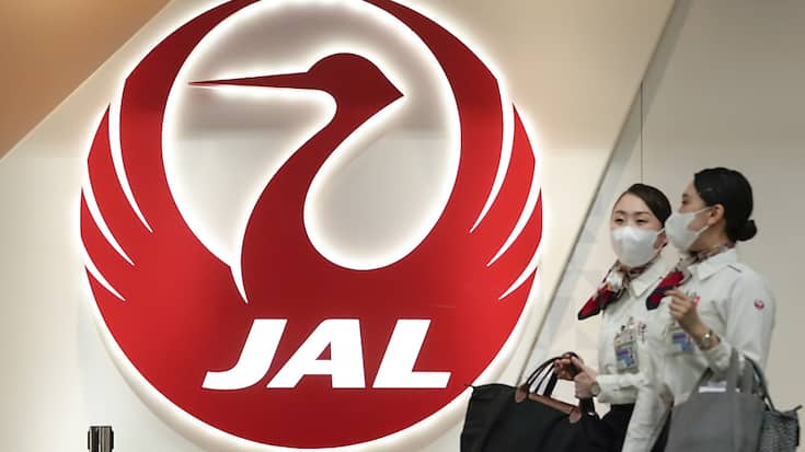 Le profit dégagé en 2022/23 est encore très loin de compenser l'énorme perte nette cumulée équivalente à 3,1 milliards de francs sur les deux précédents exercices annuels de Japan Airlines (archives).