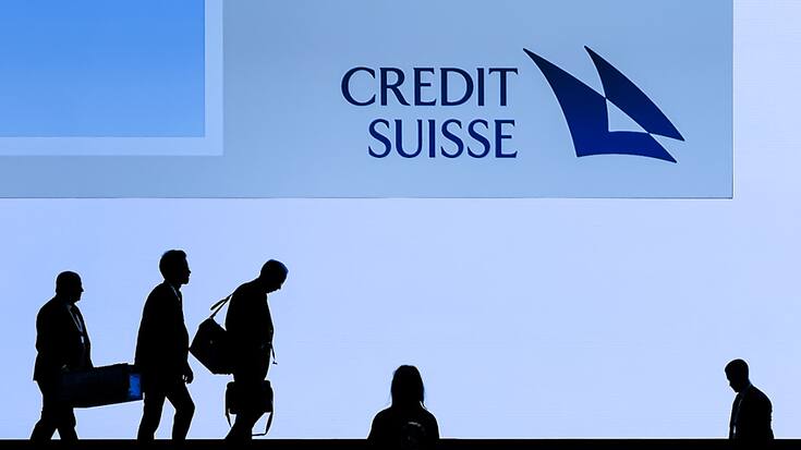 Les spécialistes de Fitch ont estimé que l'acquisition de CS par UBS, facilitée par le gouvernement, a permis d'éviter un "défaut de paiement incontrôlé d'une banque d'importance systémique mondiale et une crise du secteur bancaire suisse" (archives).