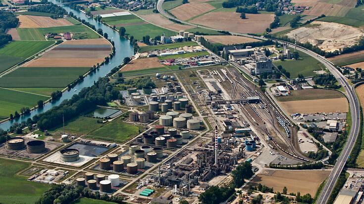 "Si l'on considère que la Suisse est plus limitée en termes de personnel qualifié et d'espace, un tel recul n'a toutefois rien d'alarmant", a nuancé M. Bieri d'EY Suisse. (KEYSTONE/Alessandro Della Bella)