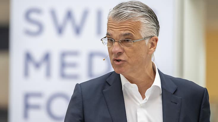 "Je dois faire de la 'Realpolitik'. Je prends des décisions sur la base de faits, pas sur la base d'émotions ou de nostalgie", a dit vendredi au Swiss Media Forum à Lucerne le patron de l'UBS, Sergio Ermotti.