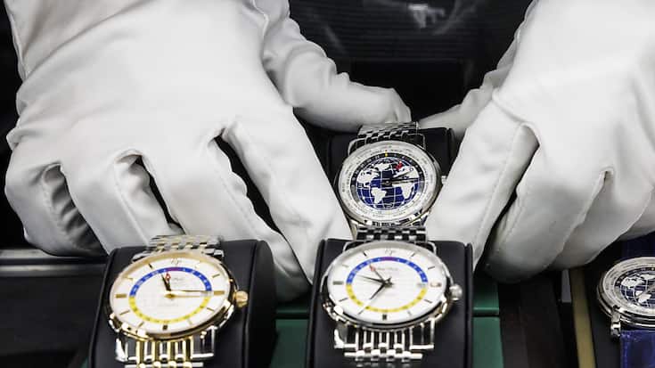 La demande pour les montres haut de gamme reste solide et continue à dépasser l'offre, selon Watches of Switzerland, dont les listes d'attente continuent à se rallonger (archives).
