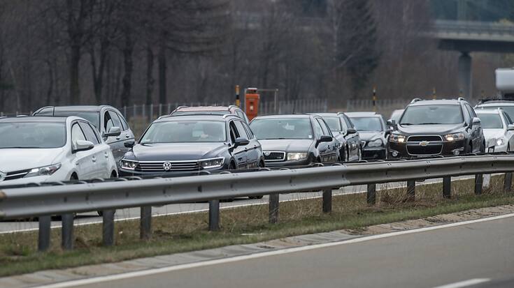 Huit kilomètres de bouchon au Gothard samedi après-midi (photo d'archives).