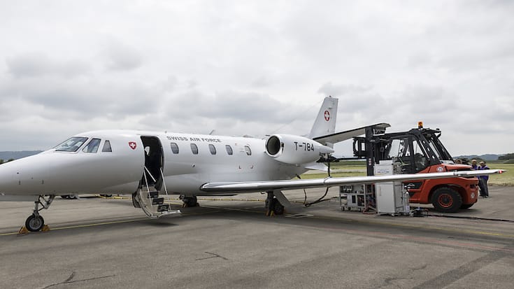 Les mesures sont effectuées sur un avion au sol, à la sortie du réacteur.