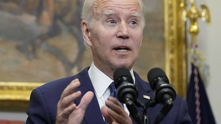 "L'accord permet d'éviter la pire crise possible", a déclaré le président américain Joe Biden devant les médias dimanche soir.