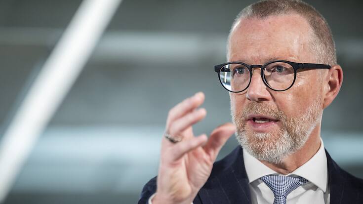 Le patron de Raiffeisen Heinz Huber vise le mandat de service universel de La Poste en matière de trafic des paiements (archives).