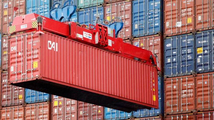 Les importations ont baissé de 1,7% par rapport à mars, totalisant 112 milliards d'euros. (AP Photo/Kai-Uwe Knoth)