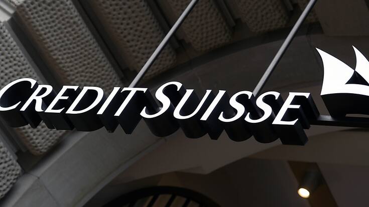 UBS a formellement finalisé lundi l'acquisition de la concurrente Credit Suisse, ordonnée dans le cadre du plan de sauvetage de la banque aux deux voiles le 19 mars, a annoncé UBS dans une lettre ouverte parue dans la presse. (Walter Bieri/Keystone via AP, File)