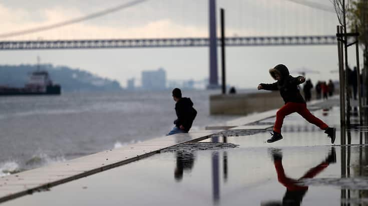 Pont sur la Tage à Lisbonne. La Banque du Portugal (BdP) a revu vendredi en très nette hausse sa prévision de croissance pour cette année, à 2,7% contre 1,8% estimé précédemment. (archives)