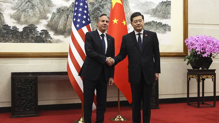 Le chef de la diplomatie américaine Antony Blinken, à gauche, avec son homologue chinois Qin Gang.