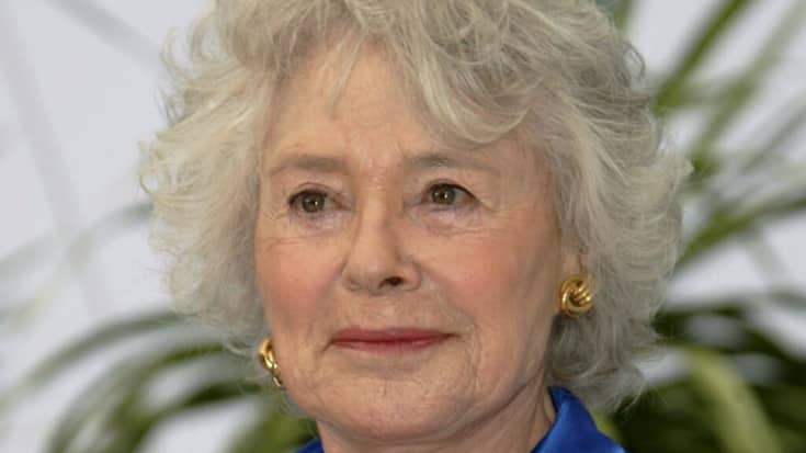 Femme de lettres, journaliste pendant 35 ans au "Monde", Claude Sarraute a aussi été un pilier des émissions de Laurent Ruquier à la télévision et des "Grosses têtes" à la radio.