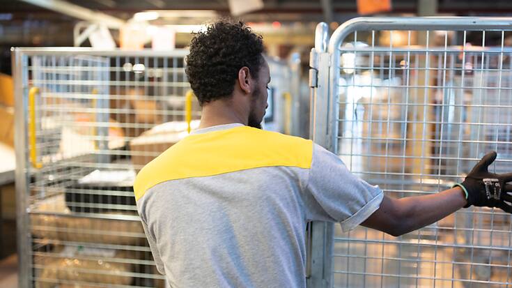 Sur mandat du Parlement, le Conseil fédéral propose d'assouplir l'accès à la formation professionnelle pour les requérants d'asile déboutés et les sans-papiers (image d'illustration).