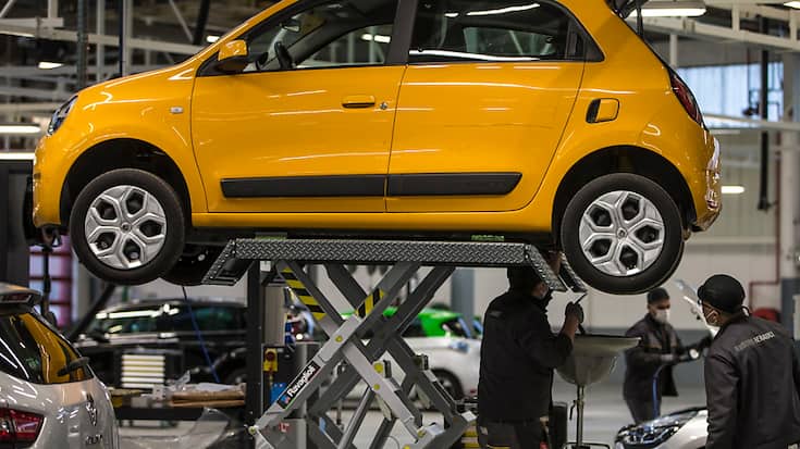 Le chiffre d'affaires annuel du constructeur français avait ainsi bondi de 11,4% à 46,4 milliards d'euros, avec une marge opérationnelle multipliée par deux à 2,6 milliards d'euros et 5,6% du chiffre d'affaires. (EPA/CHRISTOPHE PETIT TESSON)