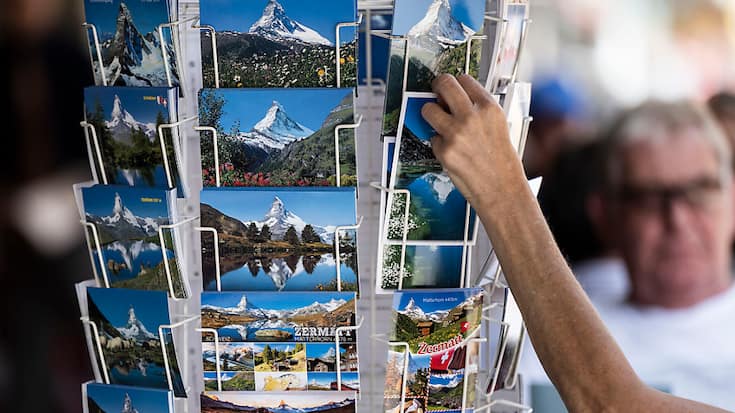 Les recettes de la balance touristique, soit les dépenses de visiteurs étrangers en Suisse, ont augmenté de 48,3% sur un an pour atteindre 16,6 milliards de francs. (KEYSTONE/Christian Beutler)