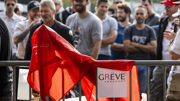 Le personnel de Genève Aéroport a manifesté jeudi matin en marge d'une séance du Conseil d'administration.
