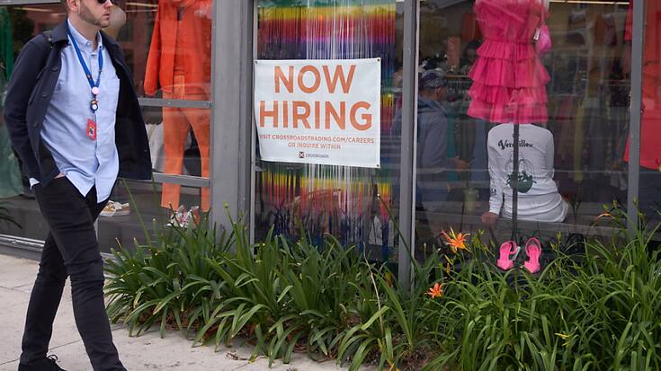 Les revenus des ménages américains ont augmenté de 0,4% en mai, après +0,3% en avril. Quant aux dépenses, elles ont fortement ralenti: +0,1% contre +0,6% le mois précédent. (archives)