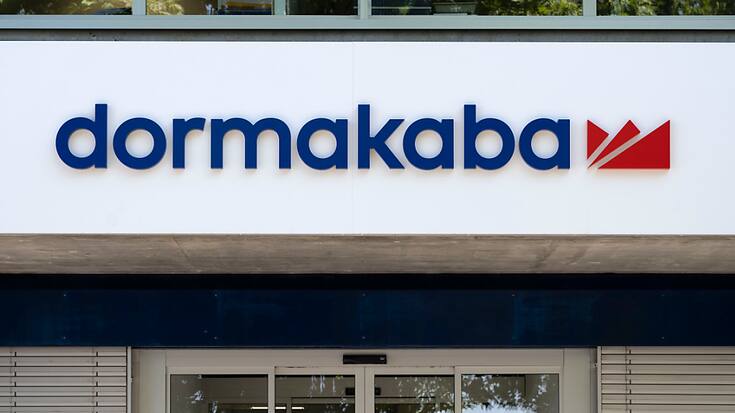 Selon Dormakaba, ces mesures auront un impact sur jusqu'à 1800 postes, sur les 16'000 que compte l'entreprise au niveau mondial, le groupe prévoyant de supprimer 800 équivalents temps plein. (KEYSTONE/Christian Beutler)