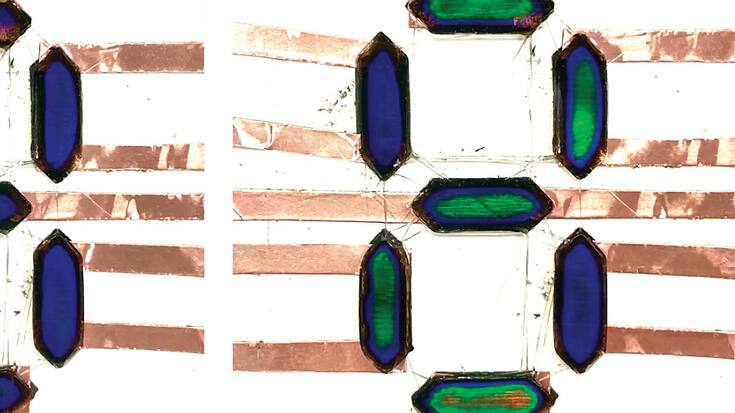 Le nouveau matériau change de couleur en fonction de la température ou par étirement.