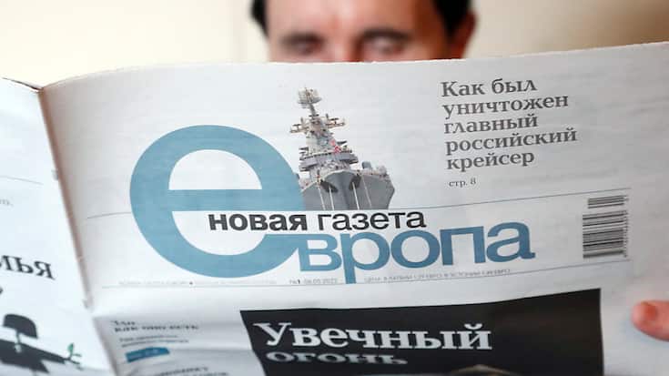 Novaïa Gazeta est l'un des rares bastions de la presse libre en Russie. L'engagement du journal, notamment dans la couverture des violations des droits humains en Tchétchénie, a coûté la vie à plusieurs de ses collaborateurs, morts assassinés.