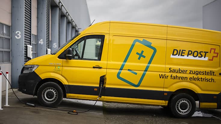 La Poste et la coopérative fenaco prévoient de créer un réseau de 150 sites de recharge rapide pour véhicules électriques (archives).