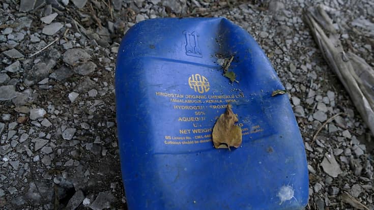 La convention de Rotterdam vise principalement à protéger les pays en développement contre l'importation incontrôlée de produits chimiques très dangereux, car ces pays ne disposent souvent pas de l'infrastructure nécessaire pour les traiter et les éliminer en toute sécurité.