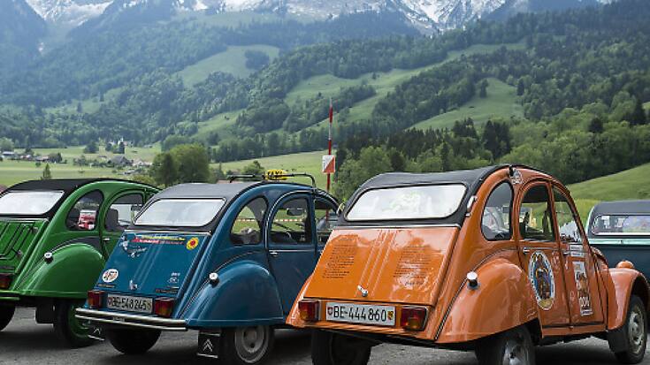 C'est la 3e fois que la Suisse accueille ce grand événement après Avenches (VD) en 1977 avec 400 véhicules et dans la région de Haslital (BE) à plus de 2000 mètres d'altitude en 1991 avec 2000 véhicules (archives).