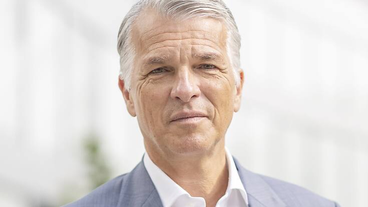 Depuis fin avril, Jacques de Vaucleroy assume  l'intérim à la présidence de Swiss Re, suite au retour de l'ex-patron d'UBS, Sergio Ermott  - ici à l'image  - à la tête de la banque aux trois clés pour pouvoir se concentrer sur l'intégration de Credit Suisse dans UBS (archives).