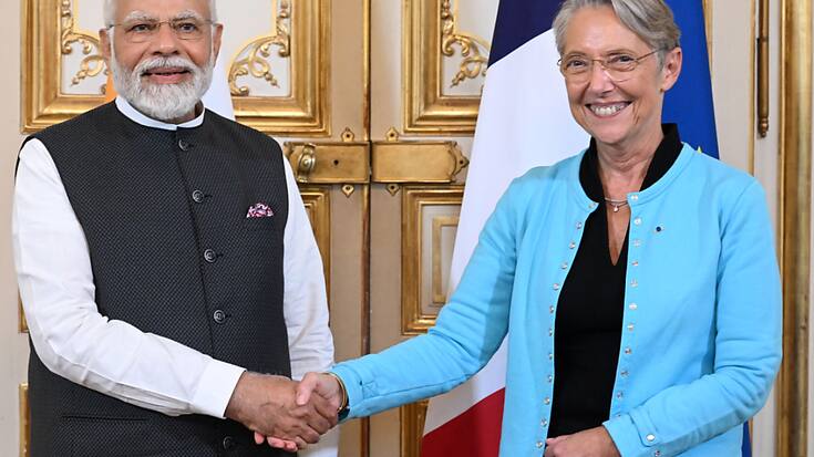 "Je me réjouis de pouvoir renforcer la coopération entre l'Inde et la France au cours de cette visite", a tweeté le Premier ministre après avoir été accueilli par la première ministre Elisabeth Borne.