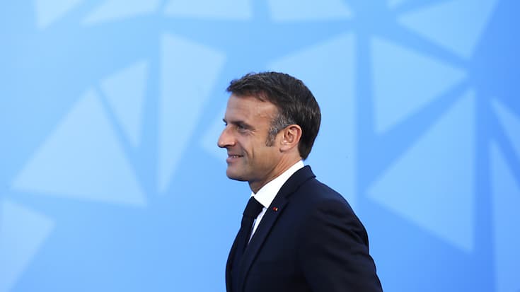Selon le rapport de la commission, Emmanuel Macron, qui était alors ministre de l'Economie, avait passé un "deal secret" avec Uber pour qu'elle renonce à son application controversée Uber Pop en échange de la simplification des conditions nécessaires à l'obtention d'une licence de VTC (archives).