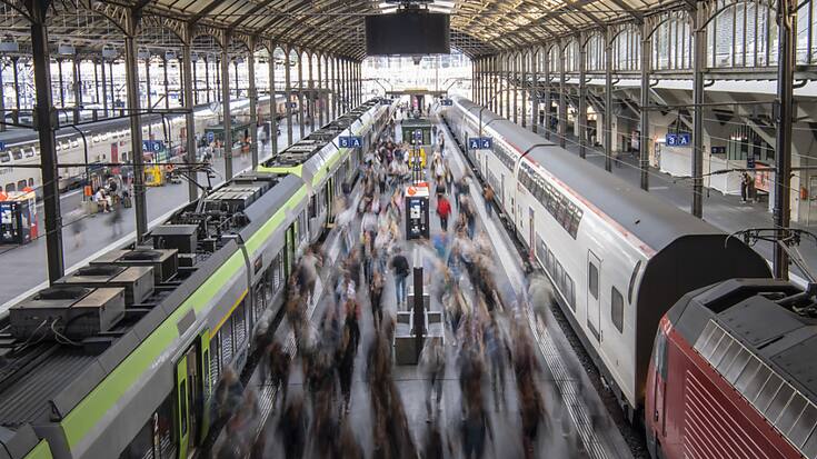 Le train, plus respectueux du climat, est souvent plus cher que l'avion lorsqu'on voyage en Europe, selon une étude de Greenpeace.