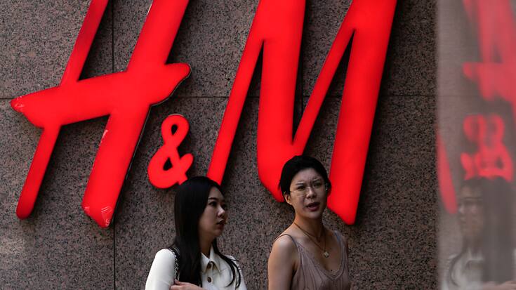 La procédure lancée par H&M implique aussi Zoetop Business, une société basée à Hong Kong, affiliée à Shein. (AP Photo/Andy Wong)