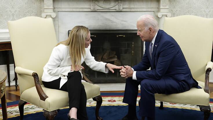 Joe Biden a cherché à mettre Giorgia Meloni à l'aise en évoquant, comme il aime à le faire, des anecdotes personnelles.