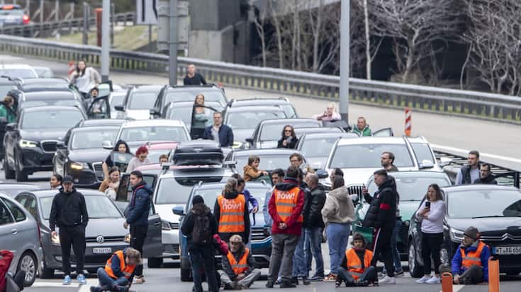 Comme les activistes de "Renovate Switzerland" le font régulièrement savoir via des actions coup de poing, la Suisse n'est de loin pas un bon élève s'agissant du gaspillage des ressources. Si tout le monde vivait de manière aussi dispendieuse, ce jour aurait déjà eu lieu le 13 mai.