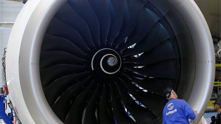 Rolls-Royce, spécialisé dans les moteurs d'avion, a annoncé un résultat repassé en terrain positif au premier semestre, alors qu'une charge comptable massive s'était traduite un an plus tôt par une perte. L'entreprise a été portée par un chiffre d'affaires en vive hausse. (archives)