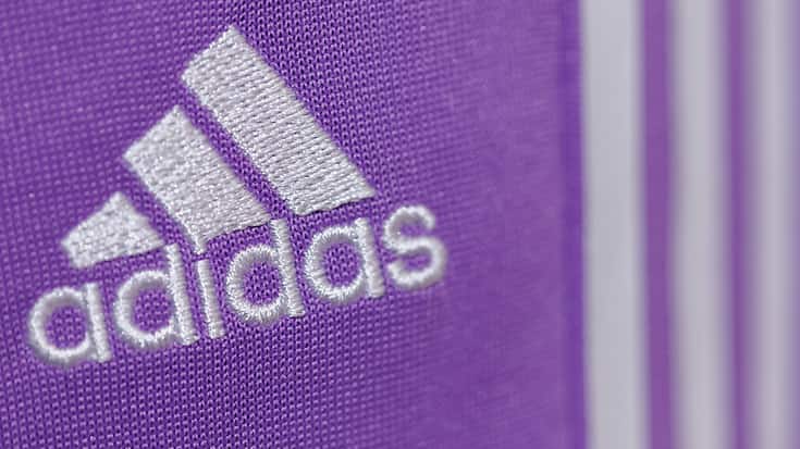 La marque aux trois bandes traverse une période chaotique depuis l'arrêt en octobre de sa collaboration avec le rappeur américain, désormais connu sous le nom de Ye, après une série de dérapages de la star, notamment épinglée pour des propos à caractère antisémite. (archives)