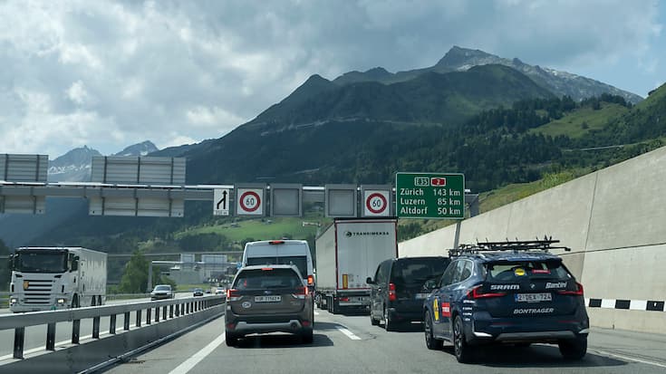 Ce dimanche, l'embouteillage à l'entrée sud du tunnel (ici à Airolo) pourrait bien être aussi long que celui côté uranais.