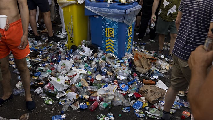 Les participants à la Street Parade ont laissé des tonnes de déchets derrière eux samedi à Zurich.