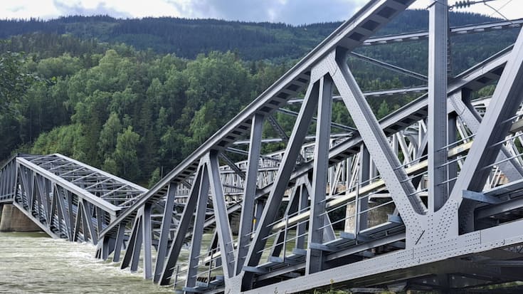 Le pont ferroviaire de Gudbrandsdalslagen était déjà fermé au trafic à cause des inondations quand il s'est effondré.