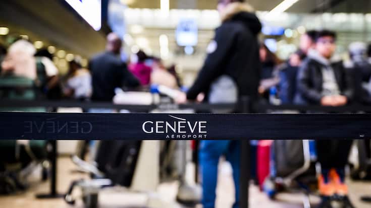 L'aéroport international de Genève (AIG) a vu sa fréquentation bondir de 12% à près de 4 millions de passagers au deuxième trimestre, alors que le nombre de mouvements d'avions a avoisiné les 32'000. (archives)