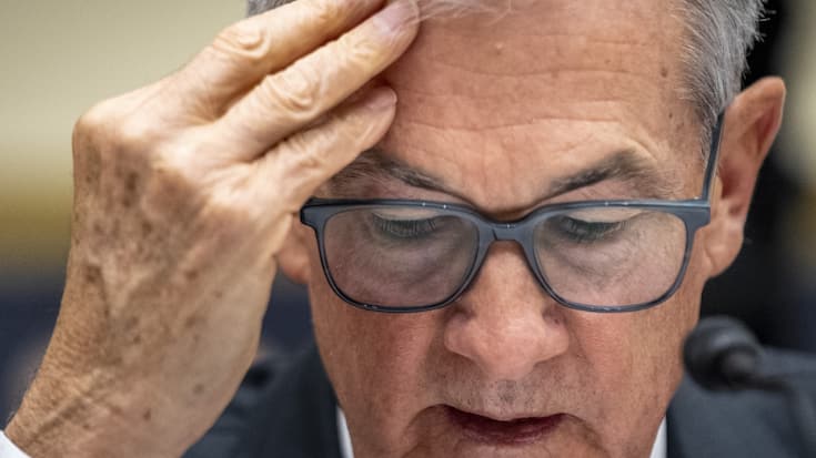 "Nous sommes prêts à encore augmenter les taux d'intérêt si nécessaire et avons l'intention de maintenir une politique monétaire restrictive jusqu'à ce que nous ayons la certitude que l'inflation s'oriente durablement vers notre objectif", a déclaré le patron de la Fed, Jerome Powell.