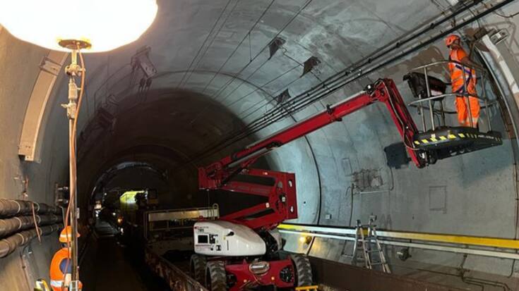 Le Service suisse d'enquête de sécurité (SESE) a reçu en 2022 de nombreuses annonces d'incidents dans les domaines de l'aviation et du trafic ferroviaire. Actuellement, il enquête sur le déraillement d'un train de marchandises dans le tunnel du Gothard (Image symbolique).