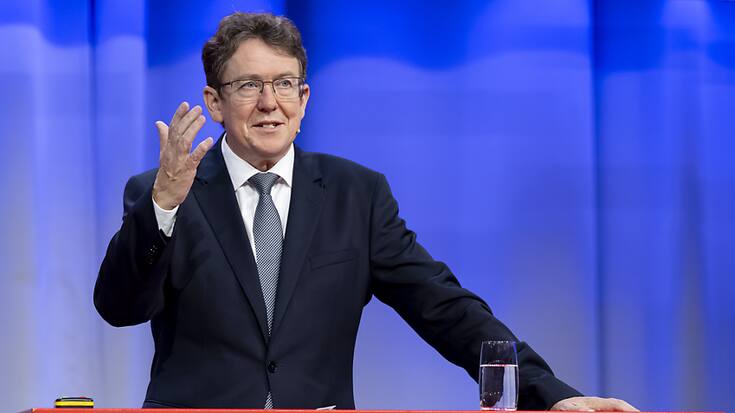 Le système des transports fait face aux crises, constate le ministre Albert Rösti lors de la conférence nationale sur la mobilité.