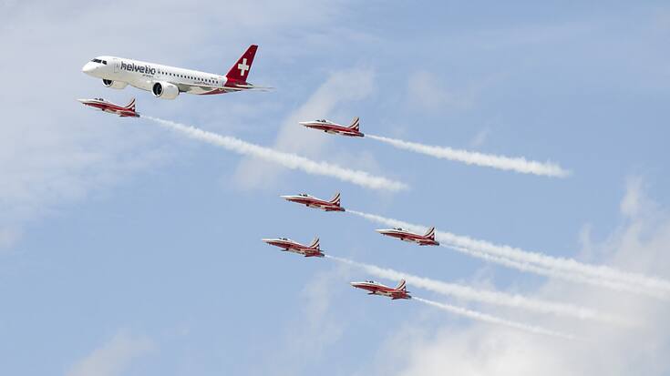 Un premier show aérien de la Patrouille suisse a eu lieu vendredi après midi à l'occasion du jubilé. Un second est prévu dimanche.